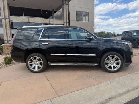 Used 2016 Cadillac Escalade Luxury AWD/4WD image 3