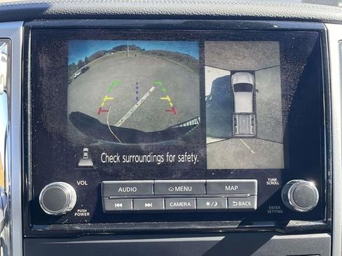 Used 2021 Nissan Titan SL w/ Moonroof Package image 24