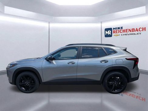 Used 2025 Chevrolet Trax ACTIV w/ Sunroof Package FWD image 7