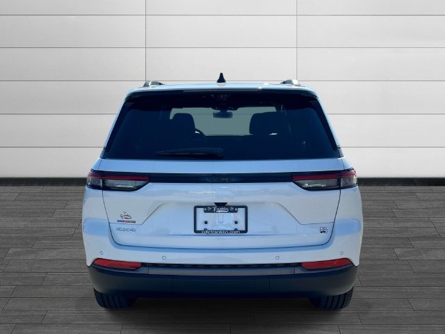 New 2026 Jeep Grand Cherokee Limited AWD/4WD image 4