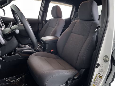 Used 2019 Toyota Tacoma TRD Off-Road image 12