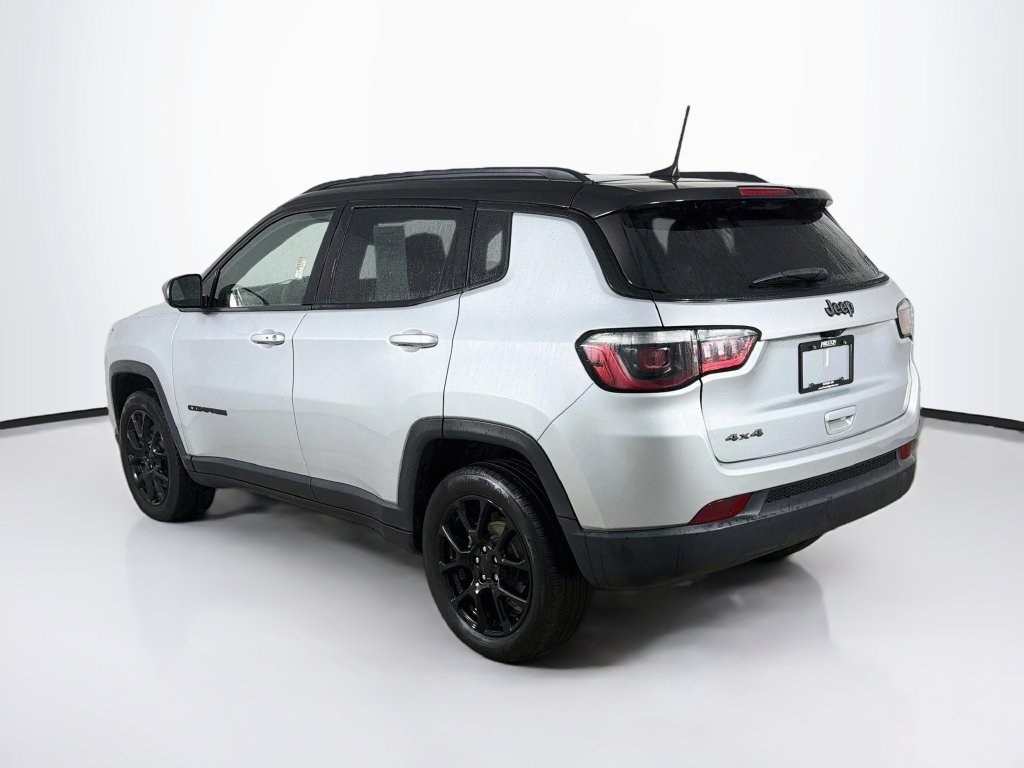 Used 2024 Jeep Compass Latitude w/ Convenience Group AWD/4WD image 7