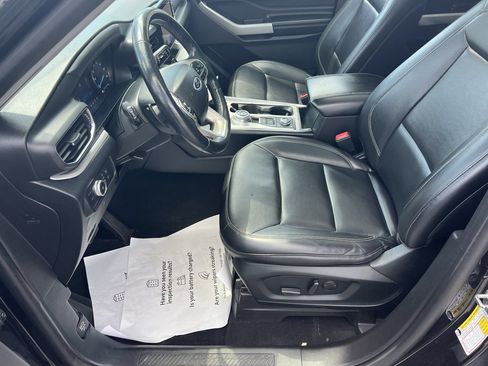 Used 2021 Ford Explorer XLT w/ Equipment Group 202A AWD/4WD image 16