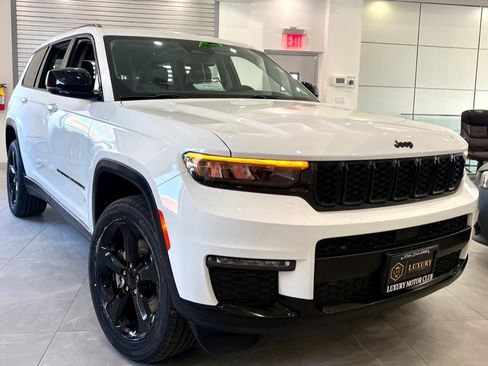 Used 2023 Jeep Grand Cherokee L Limited w/ Black Appearance Package image 25