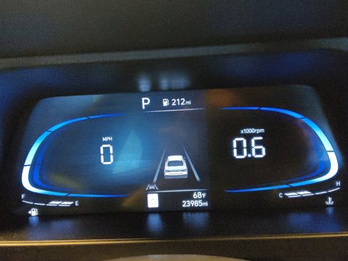 Used 2025 Hyundai Elantra Sport FWD image 23