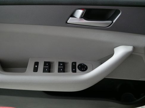 Used 2015 Hyundai Sonata SE image 19