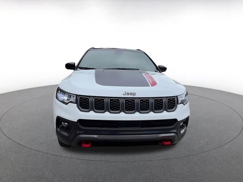 Used 2025 Jeep Compass Trailhawk AWD/4WD image 4