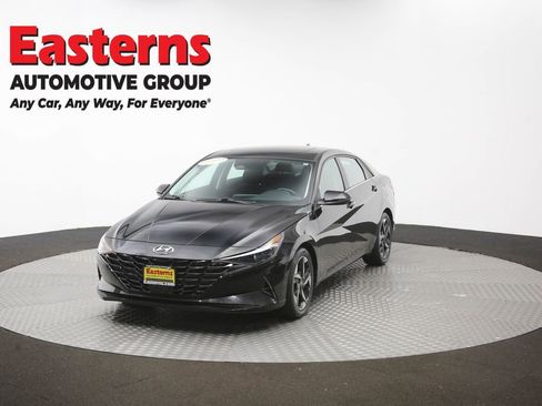 Used 2021 Hyundai Elantra SEL w/ Convenience + Premium Package FWD image 56