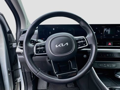 Certified 2025 Kia Carnival SX FWD image 14