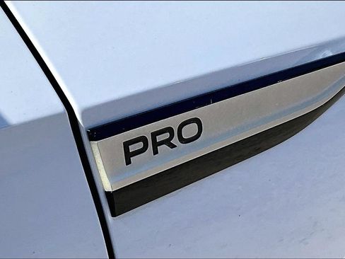 Used 2022 Volkswagen ID.4 Pro RWD image 11