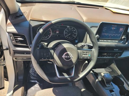 Certified 2023 Nissan Rogue SV FWD image 30