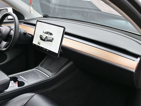 Used 2023 Tesla Model Y Long Range AWD/4WD image 21