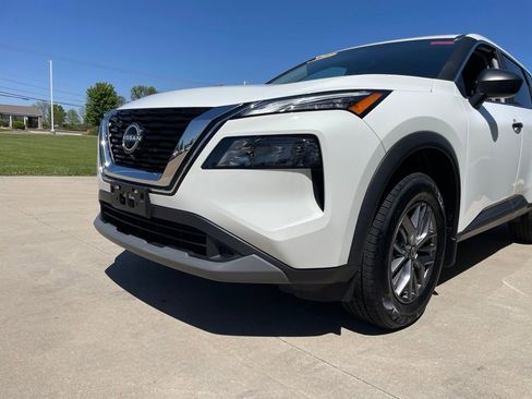Used 2023 Nissan Rogue S AWD/4WD image 14