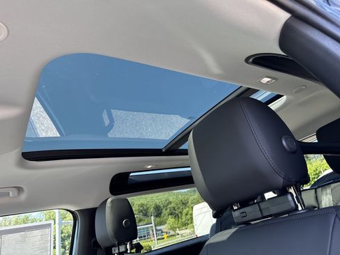 New 2025 Land Rover Defender 90 S image 10