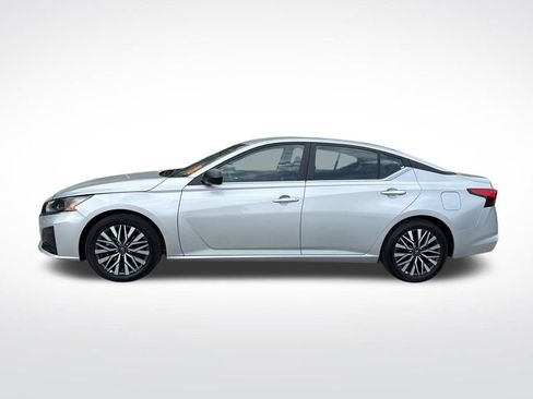 Used 2025 Nissan Altima 2.5 SV image 12