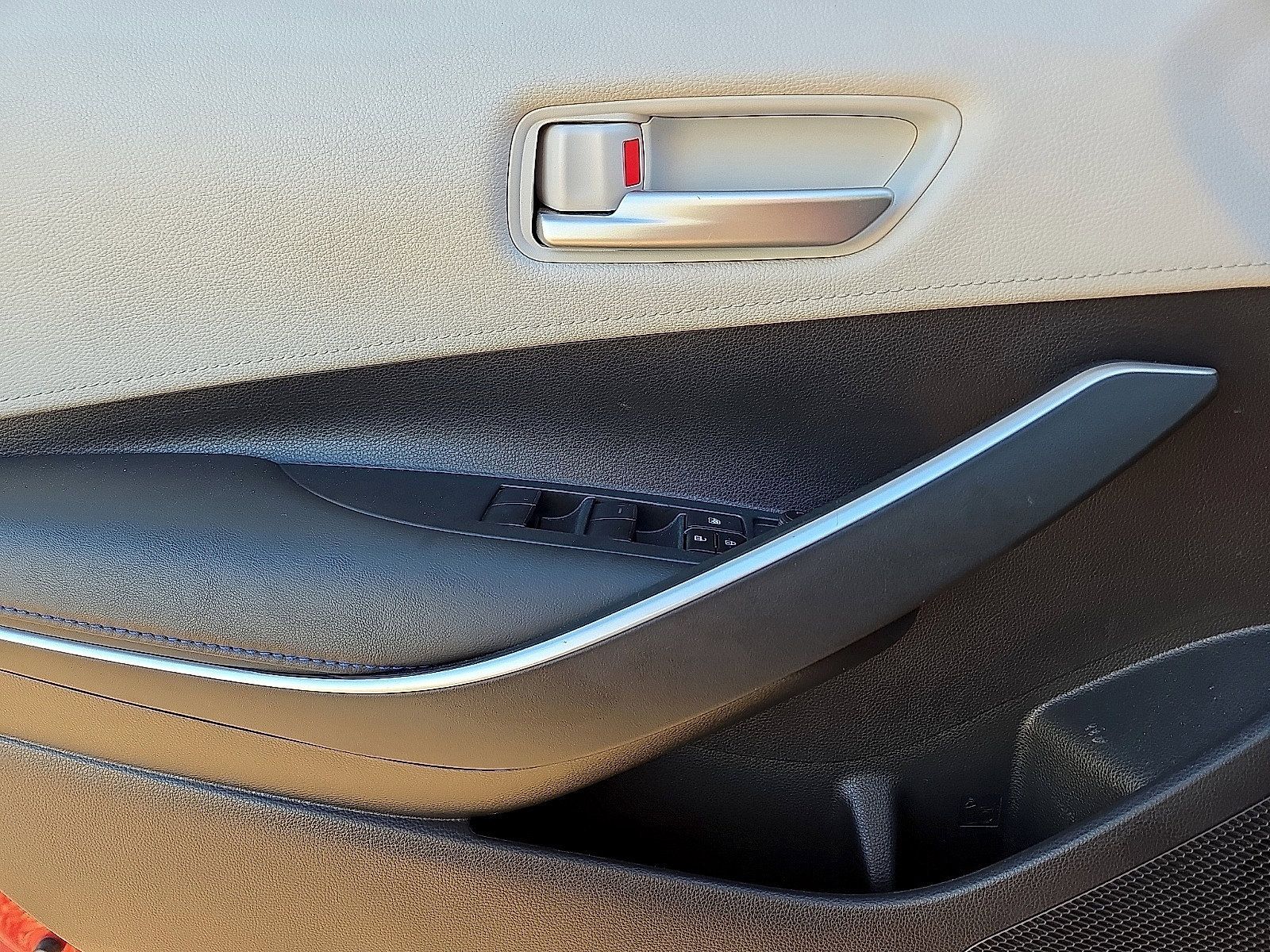 Used 2020 Toyota Corolla SE w/ SE Premium Package FWD image 20