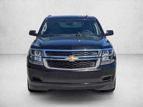 Used 2017 Chevrolet Suburban LT image 2