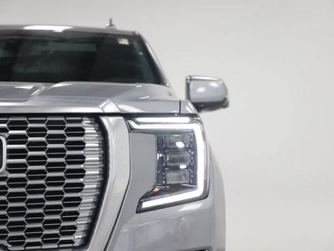 Used 2023 GMC Yukon Denali AWD/4WD image 3