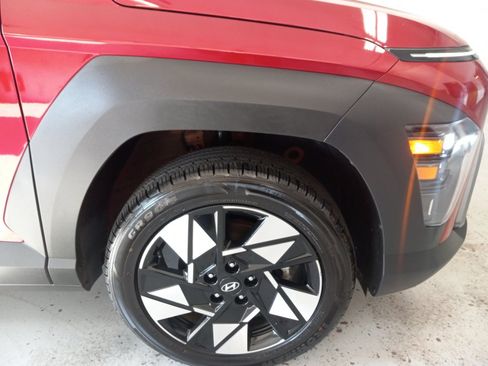Used 2025 Hyundai Kona SEL AWD/4WD image 3