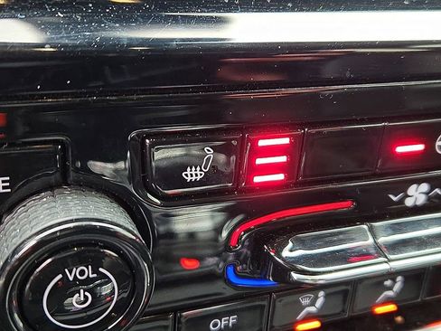 Used 2023 Jeep Grand Cherokee Limited w/ Black Appearance Package image 24