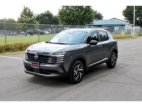 New 2026 Nissan Kicks SV w/ Charging Package image 2