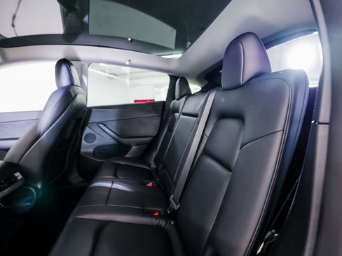 Used 2021 Tesla Model Y Long Range image 24