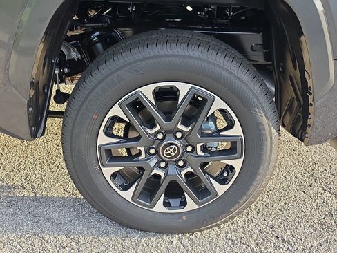 New 2026 Toyota Tundra Limited AWD/4WD image 30