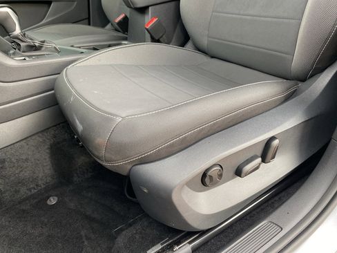 Used 2024 Volkswagen Taos SE image 27