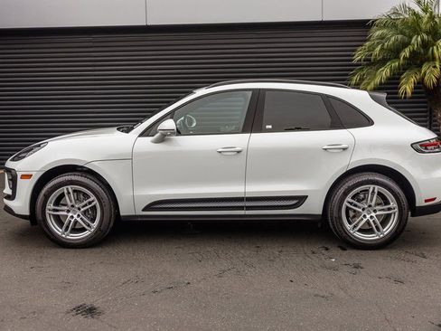 Certified 2025 Porsche Macan image 2