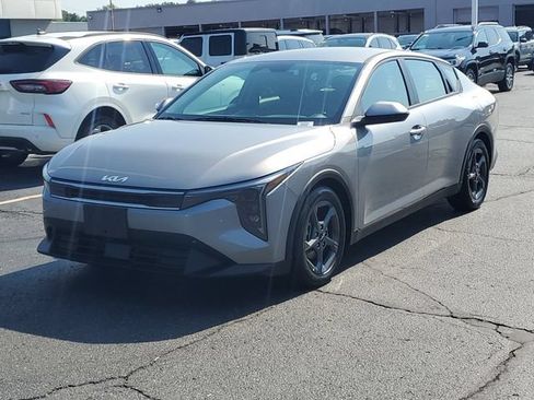 Used 2025 Kia K4 FWD image 3