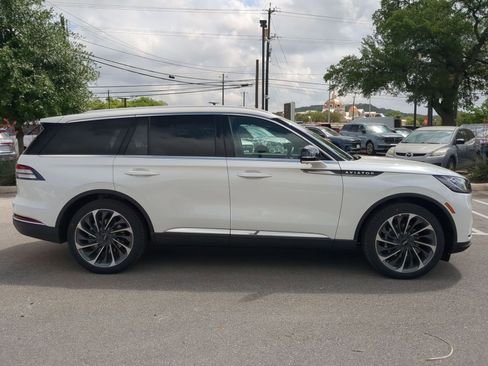New 2026 Lincoln Aviator Reserve RWD image 2