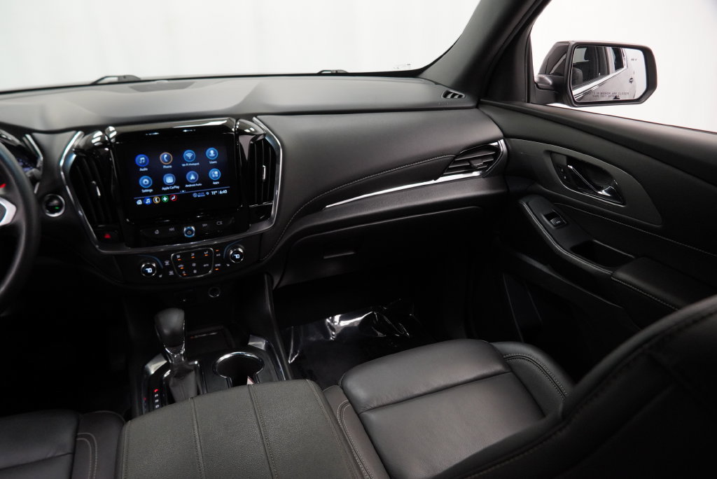 Used 2023 Chevrolet Traverse LT FWD image 23