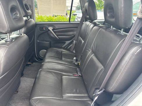 Used 2004 Toyota RAV4 4WD image 11