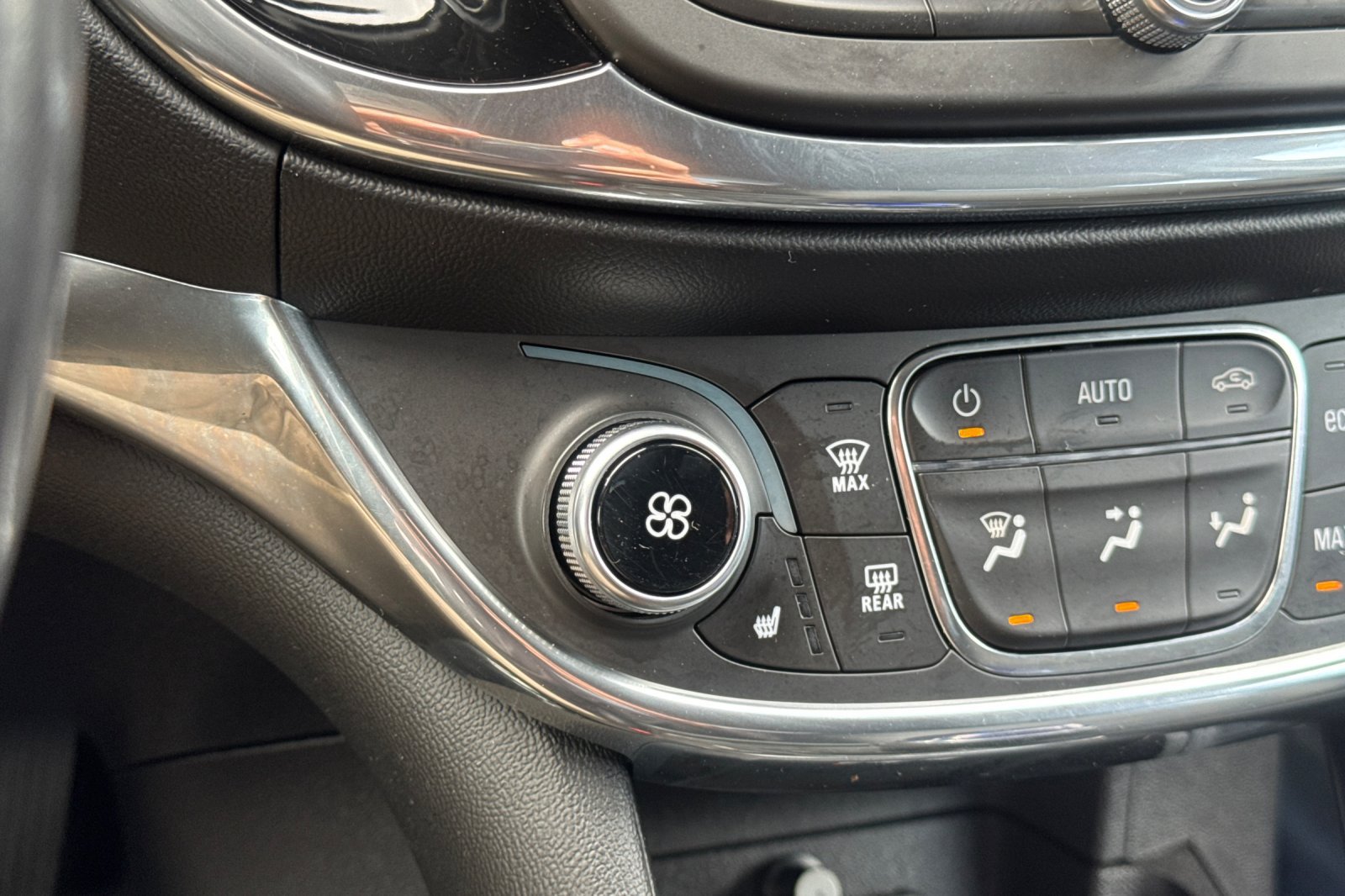 Used 2019 Chevrolet Volt Premier w/ Driver Confidence II Package FWD image 27