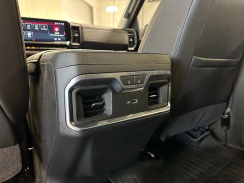 Used 2022 GMC Sierra 1500 SLT AWD/4WD image 36
