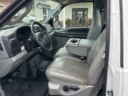Used 2005 Ford F250 4x4 Regular Cab Super Duty image 10