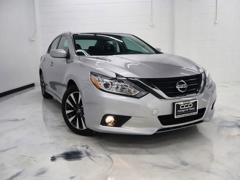 Used 2017 Nissan Altima 2.5 SV image 2