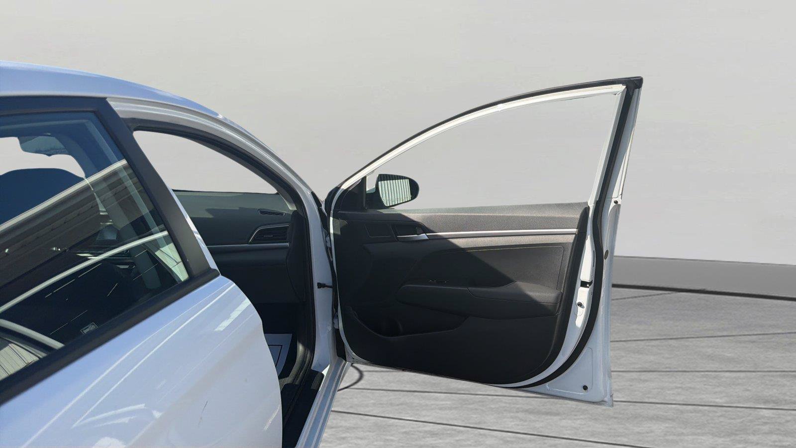 Used 2020 Hyundai Elantra SE w/ Cargo Package (C1) FWD image 19