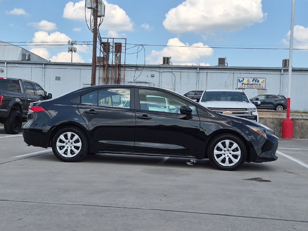 Used 2026 Toyota Corolla LE FWD image 7