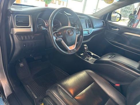 Used 2016 Toyota Highlander XLE image 9