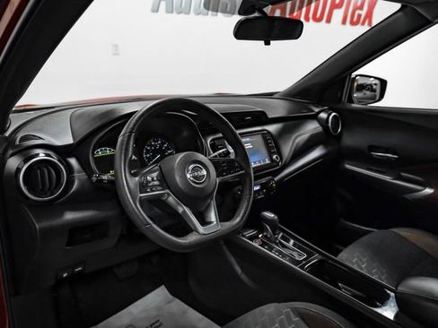 Used 2024 Nissan Kicks SR FWD image 3