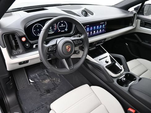 Certified 2026 Porsche Cayenne E-Hybrid Coupe AWD/4WD image 4