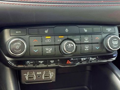 Certified 2025 Dodge Durango GT RWD image 28