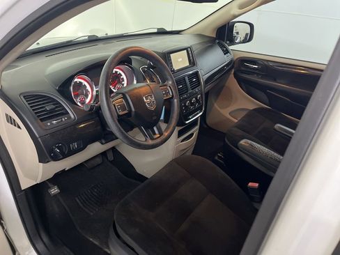 Used 2018 Dodge Grand Caravan SE FWD image 26