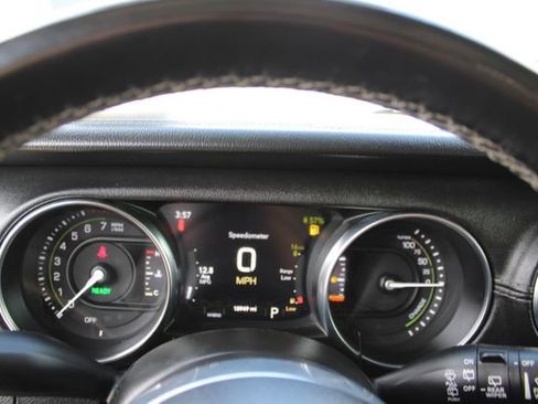 Used 2021 Jeep Wrangler Unlimited Sahara image 21