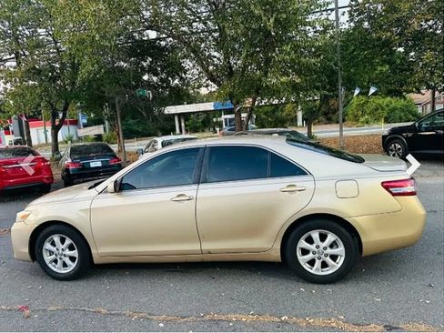 Used 2011 Toyota Camry LE w/ LE Extra-Value Pkg FWD image 3