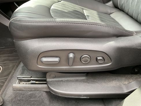 Used 2023 Buick Enclave Avenir w/ Avenir Technology Package AWD/4WD image 26