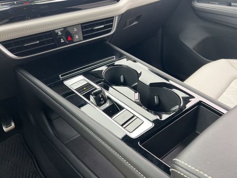 Used 2025 Volkswagen Atlas Cross Sport SEL Premium R-Line image 20