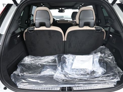 New 2026 Volvo XC90 B6 Ultra w/ Protection Package image 19
