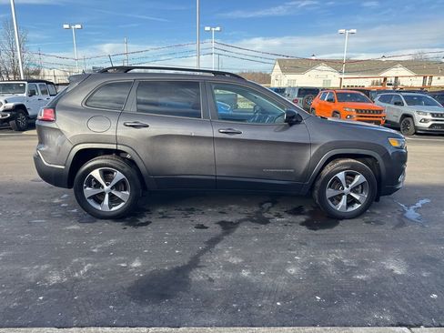 Used 2022 Jeep Cherokee Limited image 8